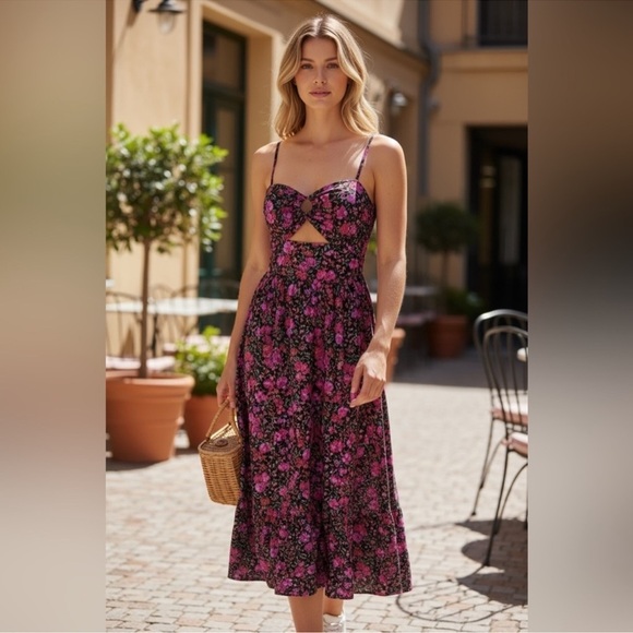 Dresses & Skirts - Fore Floral Tiered Boho Maxi Dress Cut Out medium Cotton Bohemian cottage core